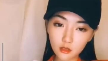 好想采访一下康师傅奶茶香醇营养,对于在穿搭界意外走红有何感想?成名后的第一个小目标是什么?