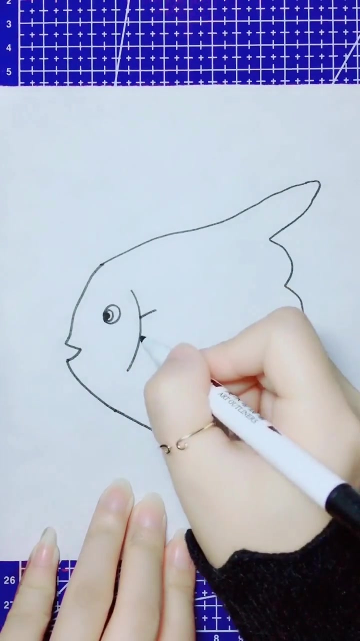 大神画画,用手就能画小鱼!厉害了!
