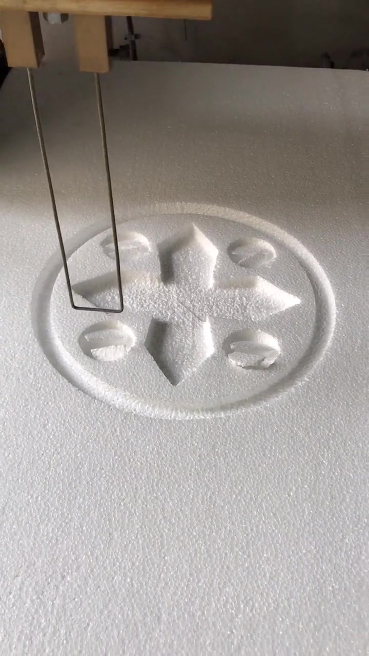 机器全自动化生产,一个能挣两毛钱,一天能产几千个