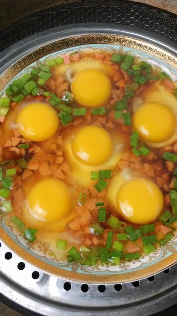 这样做鸡蛋我们这叫“卧鸡蛋”,这样蒸的鸡蛋好吃美味,营养丰富