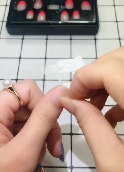 经常做美甲太伤指甲,教你一招安全环保健康,孕妇都可以这样做