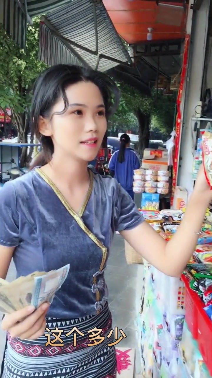 缅甸媳妇带我去零食店,一包方便面竟然两万,什么情况?