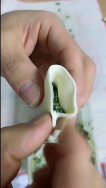 用这种手法包饺子,简单又不露馅,喜欢的收藏吧!