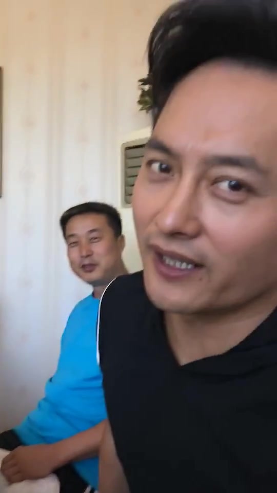 云飞请我吃地道的土豆炖羊肉,看上去很好吃的样子
