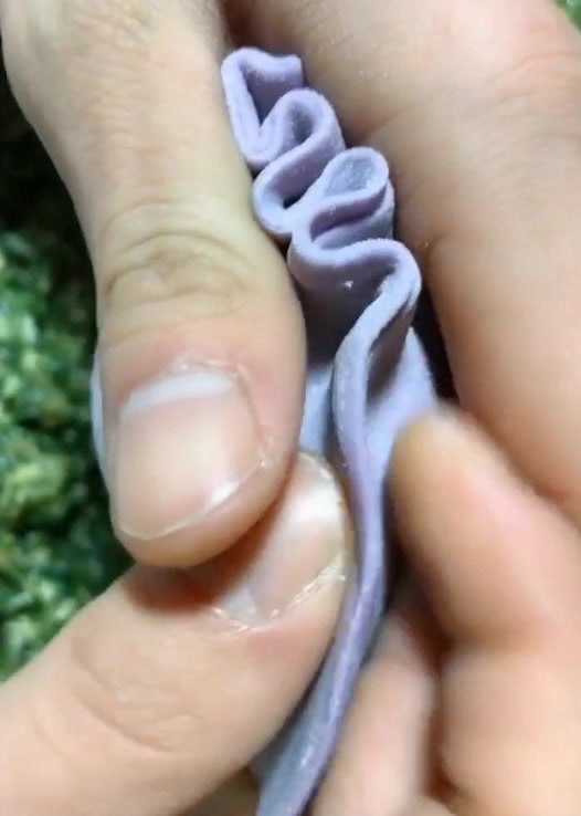 很多人没见过的包饺子步骤来了!双手一卷一捏,包出来很有颜值!