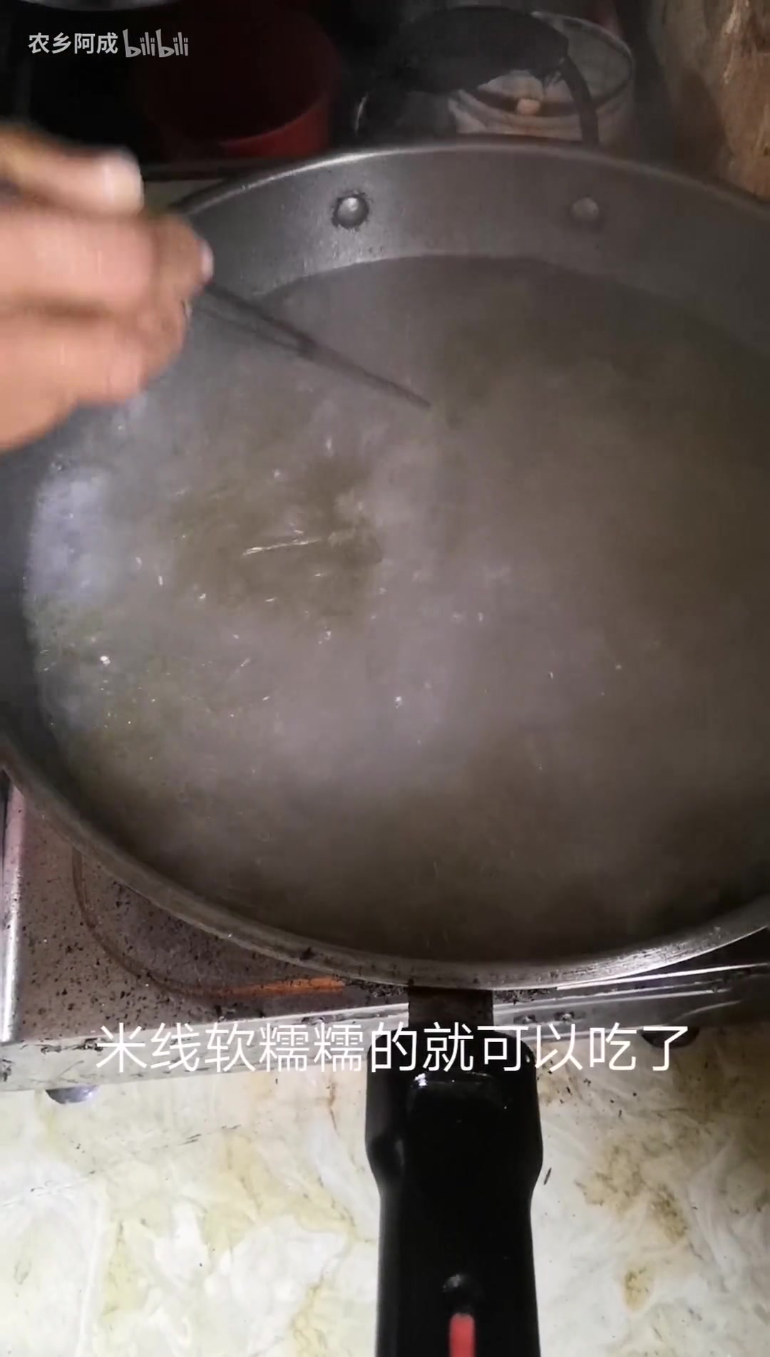 农村美味的鸭子汤粉,阿成吃得真香!