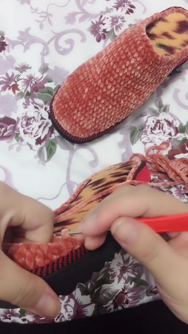 针织教学:简单居家棉拖鞋第3步,每一排都是同一种钩法!