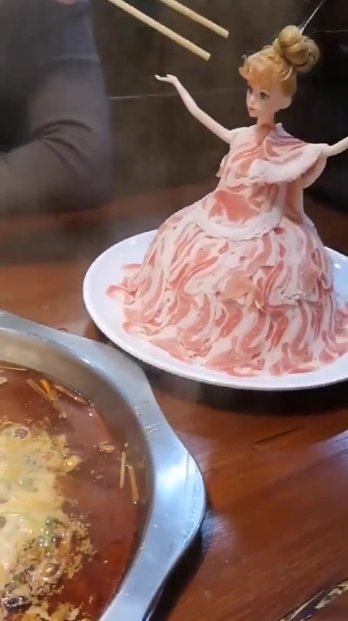 吃火锅点了份羊肉,上来后竟然这样摆盘,我都不好意思夹了