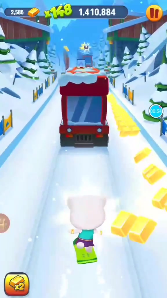 汤姆猫跑酷游戏,天空中还下着雪,安吉拉已经划着滑板来跑酷了