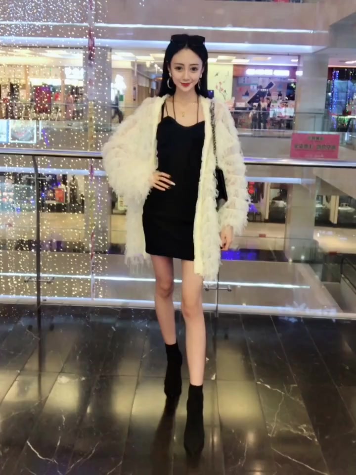 美腿控:这是我女上司,我感觉她对我有意思,大家说我该怎么办?