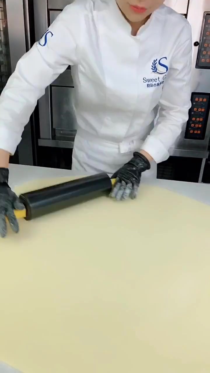 小姐姐制作的小笼包蛋糕,这也太精致了吧,超赞