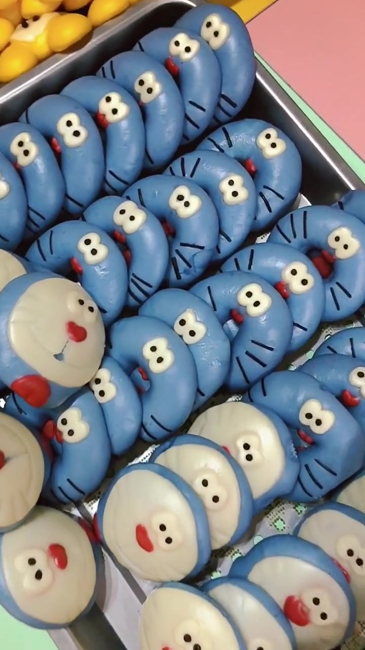 哆啦A梦甜甜圈,好想一口咬下去,肯定很好吃