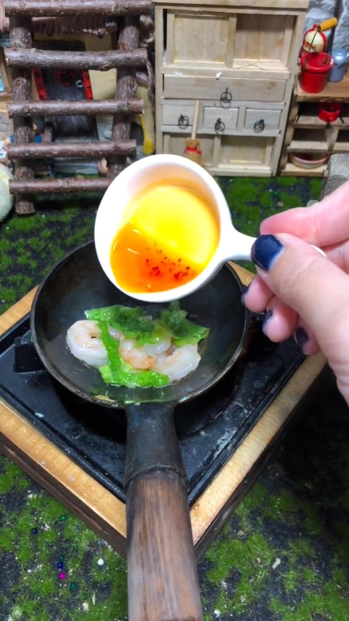 起火烧油,来一道芹菜虾仁