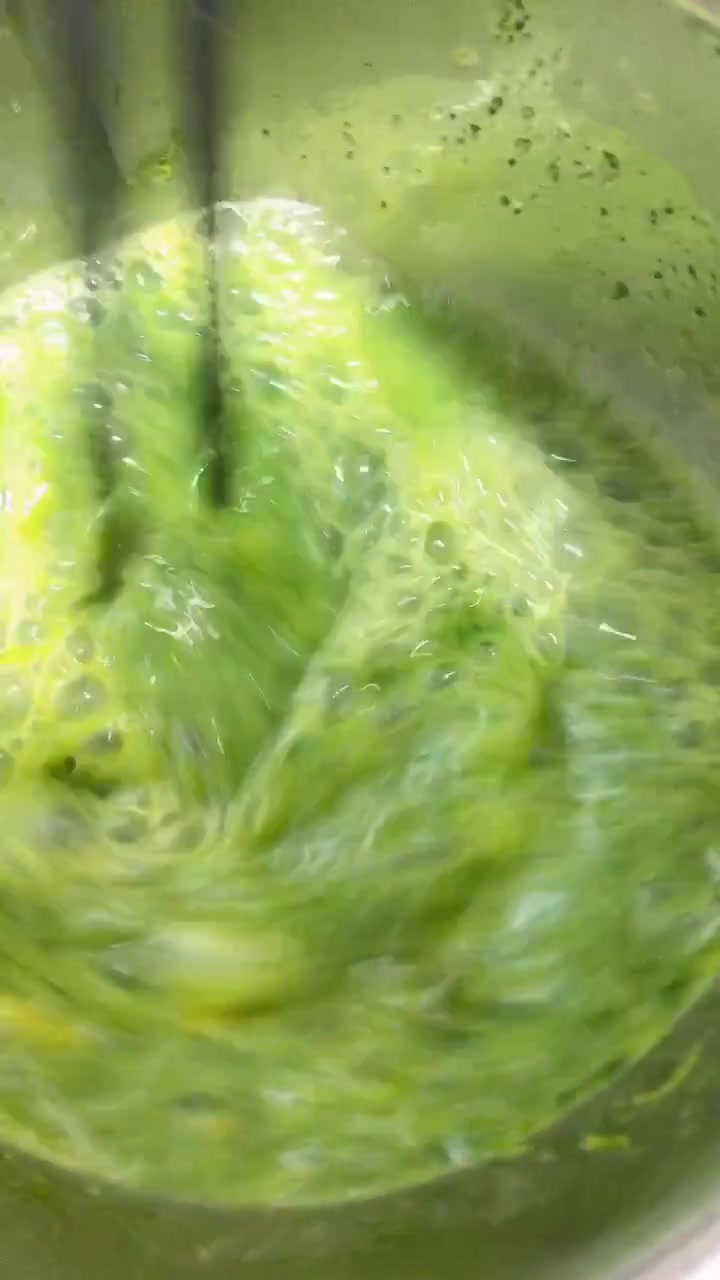 菠菜虾仁鸡蛋糕,孩子吃了特别有营养,快来学!