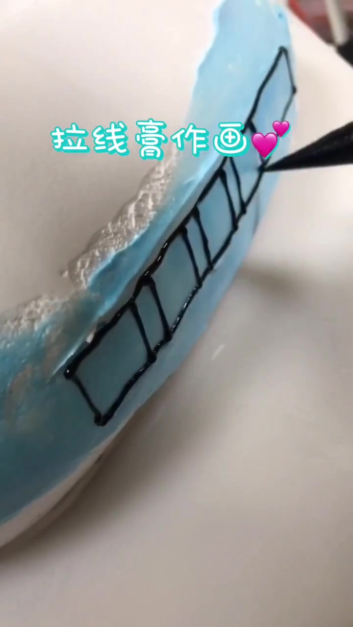 蜂窝煤蛋糕变成了大飞机蛋糕,这是变魔术吗?