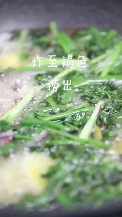 自制辣椒油家常必备的万能辣椒油,做法简单,拌上一拌就很美味!