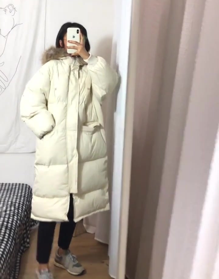 穿上面包服也没有臃肿的感觉,小表妹这个搭配不错啊