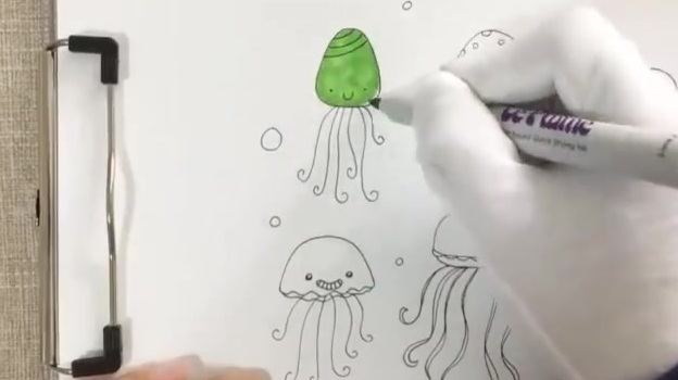 2分钟教你画6只可爱的小章鱼,过程简单易学,休息日带孩子一起画画吧~