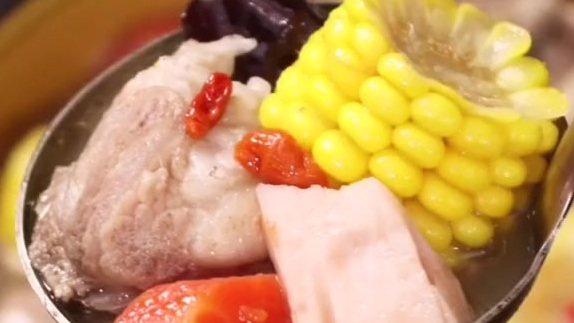 【筒骨汤?不是冬天必备❗❗】 去严寒的汤为什么不去试试????。 #假期嗨享指南#