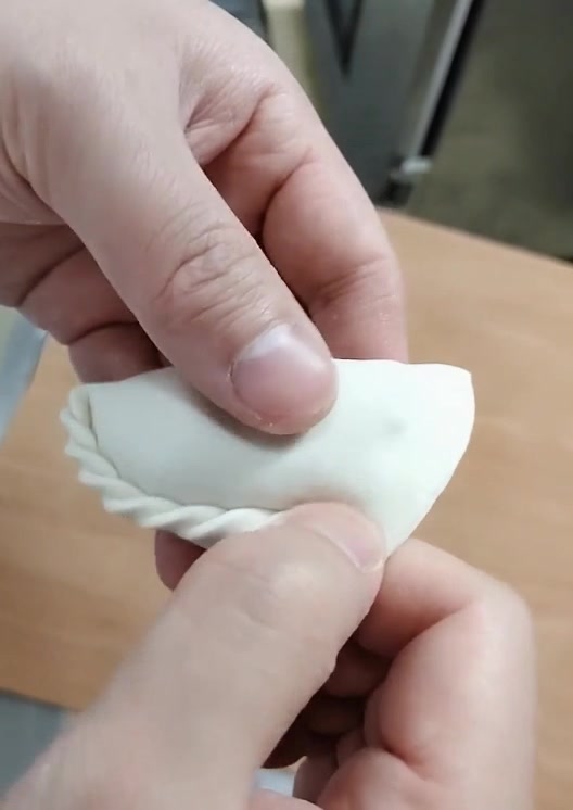 看完了这个包饺子的详细步骤,不会包饺子的人也能包得又快又好!