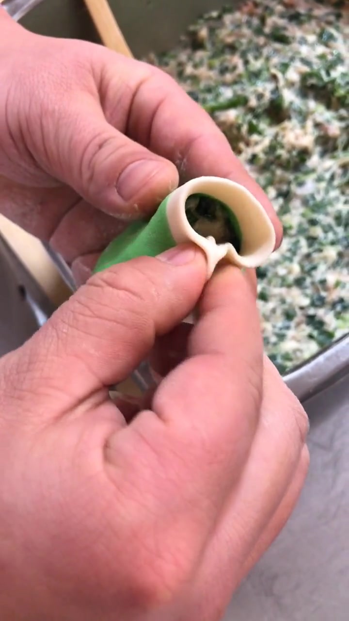 即将失传的包饺子手法,沙县小吃手法,柳叶饺子哦