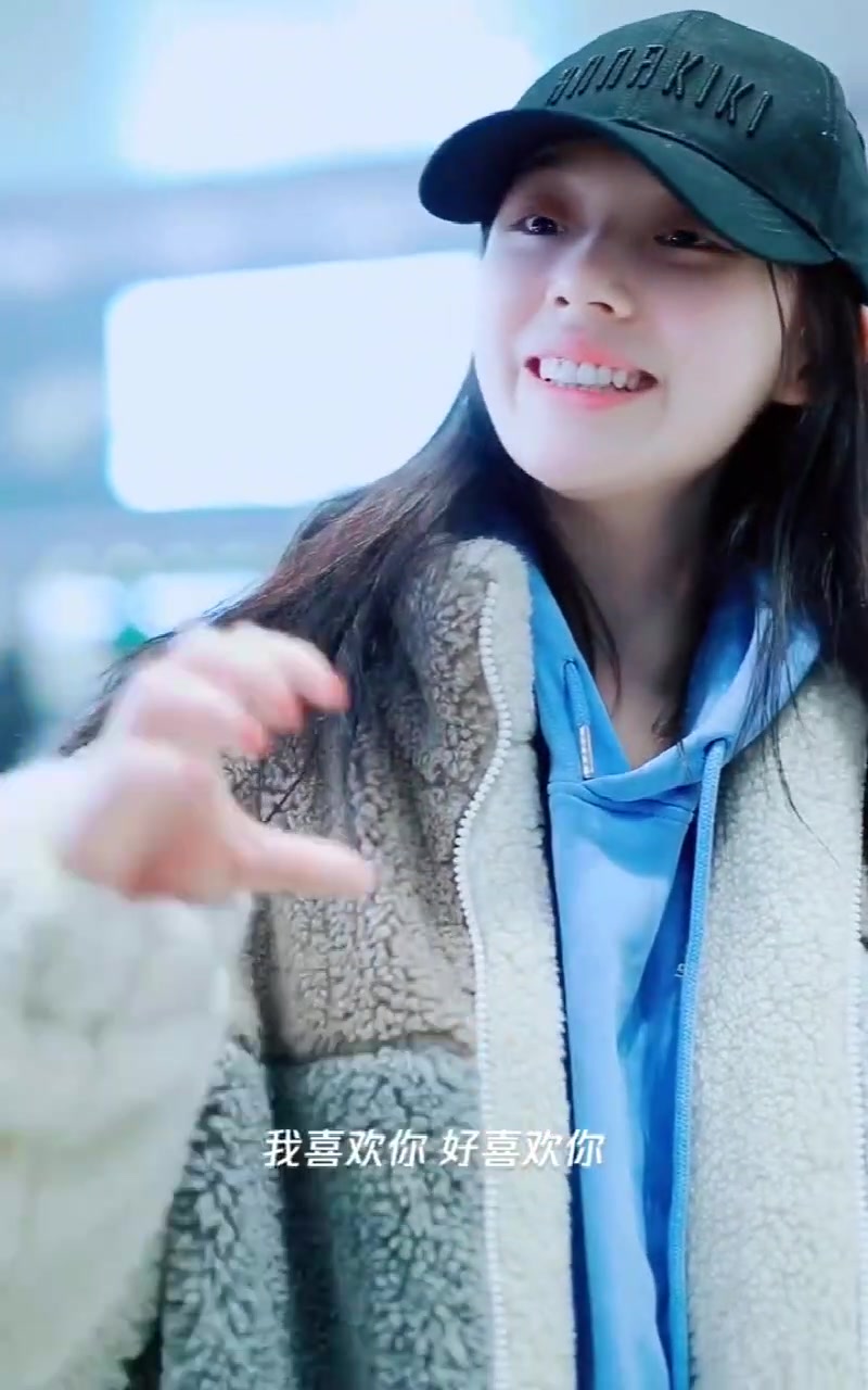 美人鱼林允来了,现在是流行比半颗心吗?cute