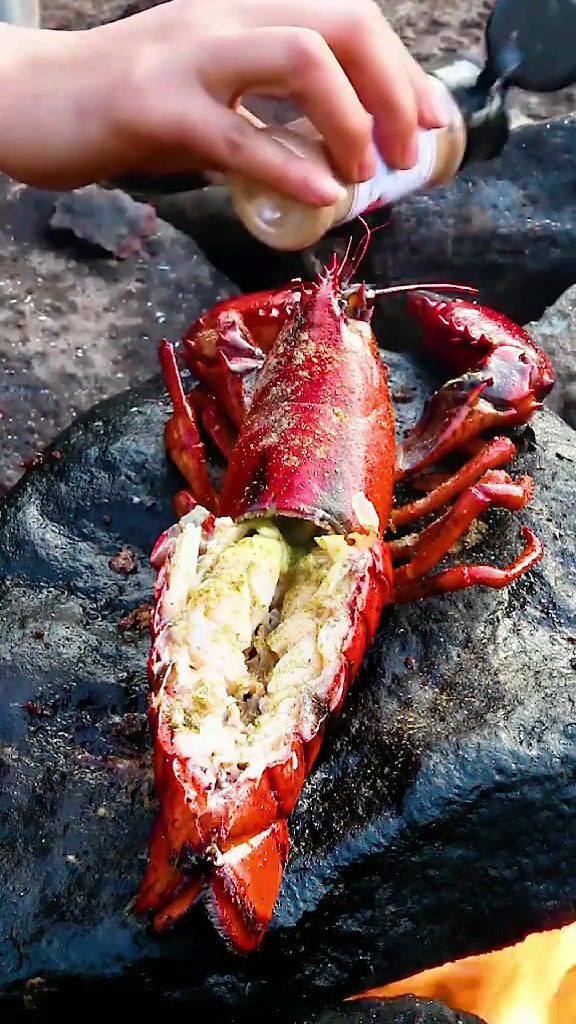 石板大龙虾,这么大个头,吃起来肯定美味