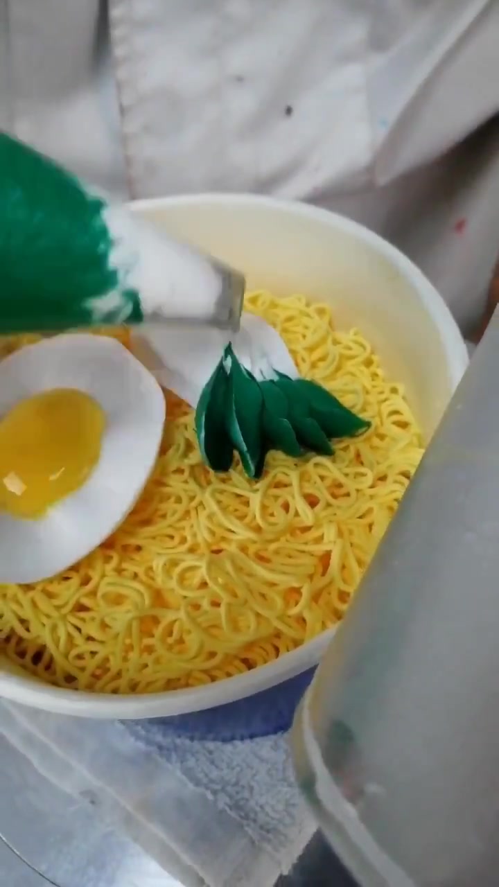 蛋糕师制作的泡面蛋糕,这也太有创意了吧