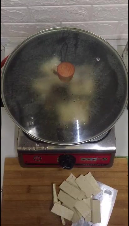 鱼骨豆腐汤的做法