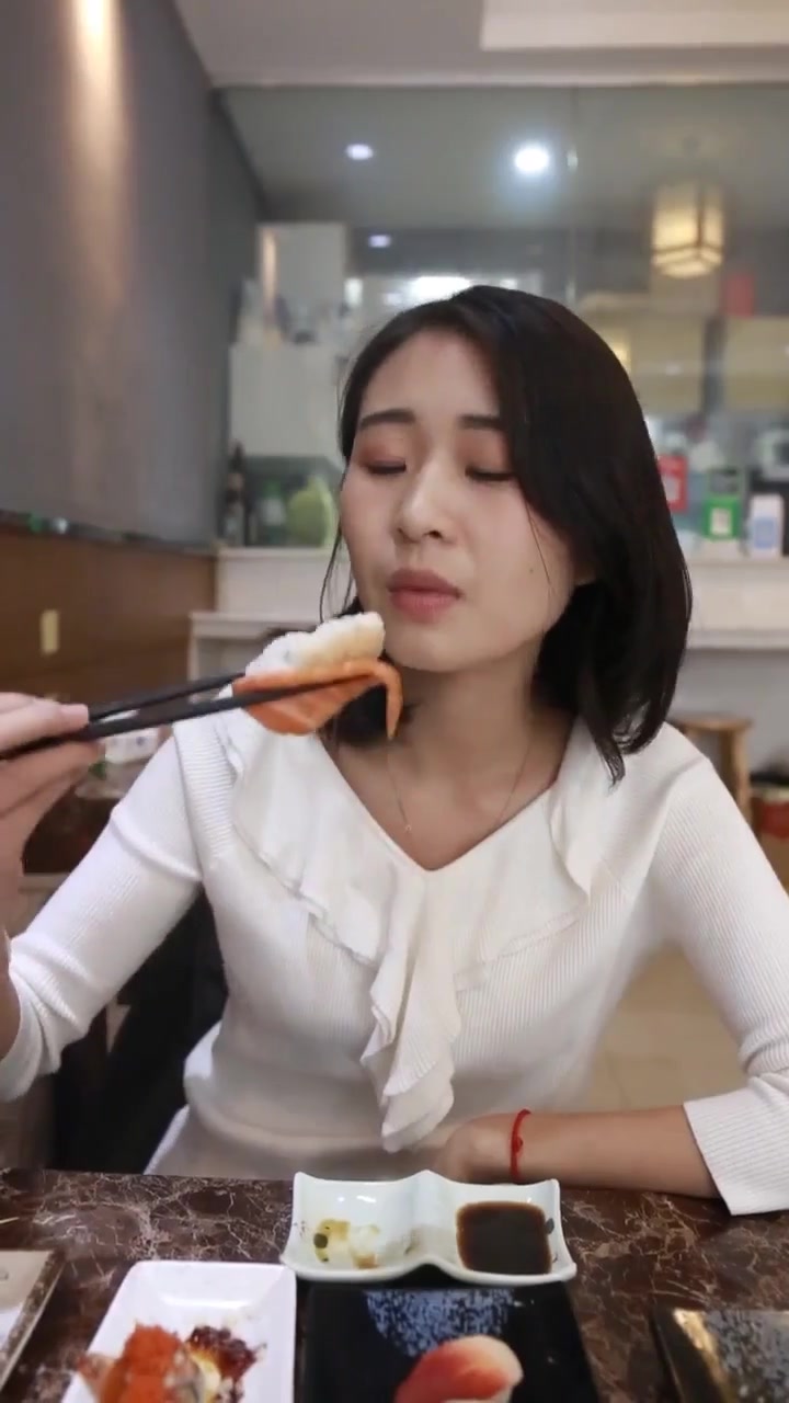 这才是寿司的正确吃法,吃个寿司这么麻烦,不吃了!
