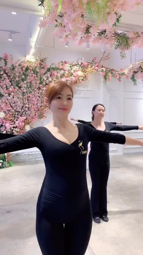 脖子短粗,赘肉多怎么办?这样做让你练就优雅的天鹅颈