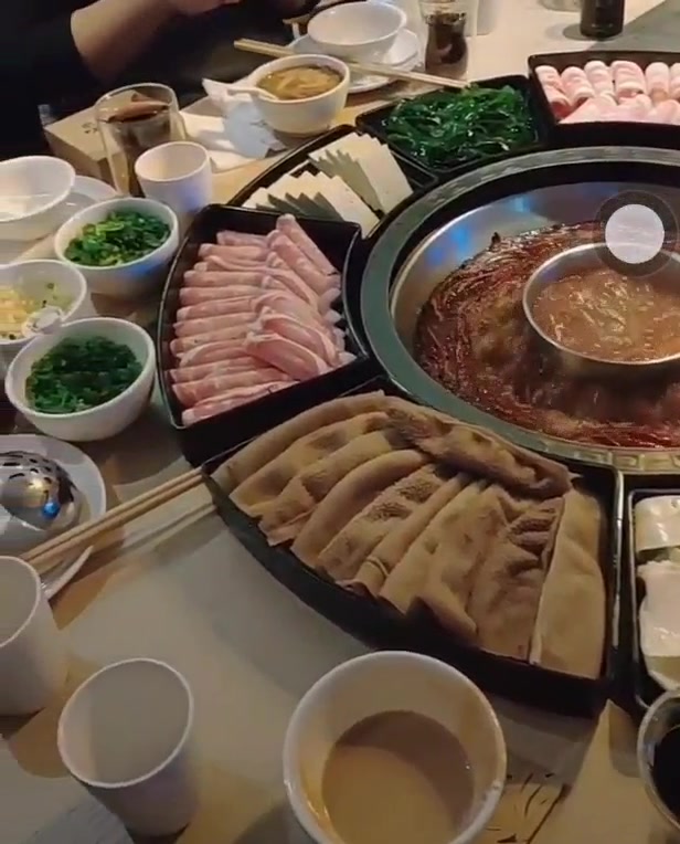 这才是吃火锅的正确摆盘方式,食欲爆棚啊!