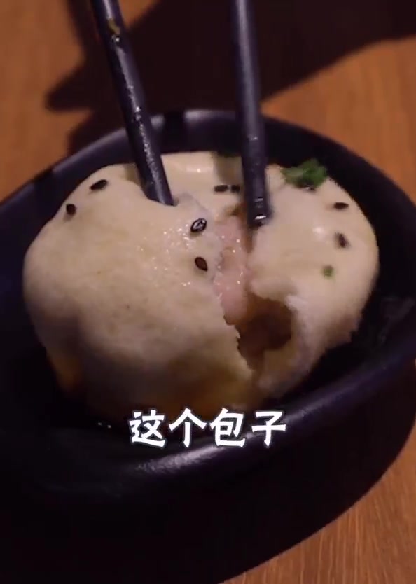 带着100元就可以尝到西安城的好多美食,龙虾热狗真是太美味了!