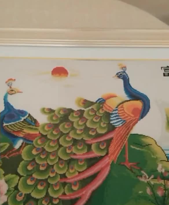 老婆完成的《孔雀东南飞》十字绣,绣的栩栩如生,漂亮极了!