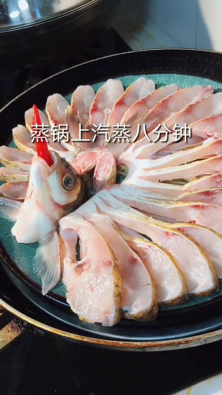 农村小伙自己做的年夜饭,富贵开屏武昌鱼,爸妈说太惊艳