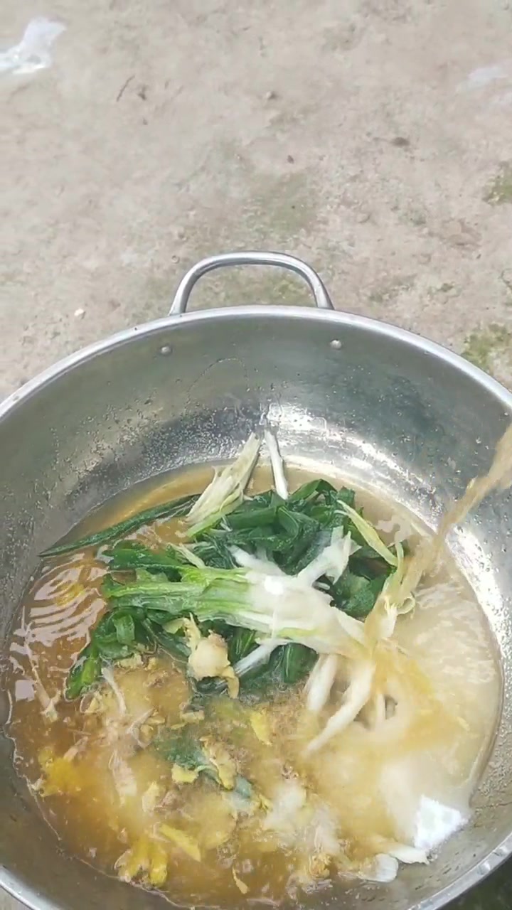 春节过后马上都要忙农场的活了,把鱼塘的鱼打起来卖了都是白水鱼