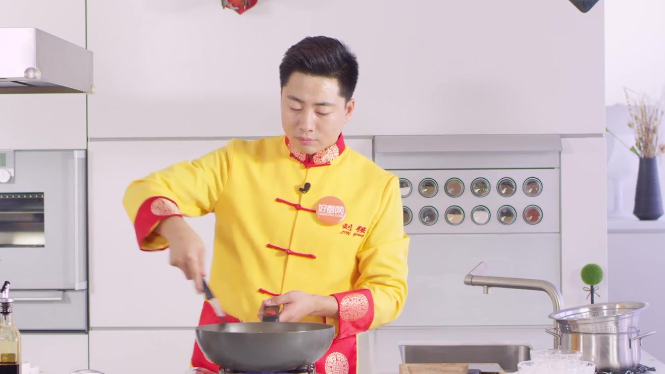 #新春宴客菜##百家年味#活在“馆子”里的鱼香肉丝自己在家也可以做,快做来给亲朋好友露一手