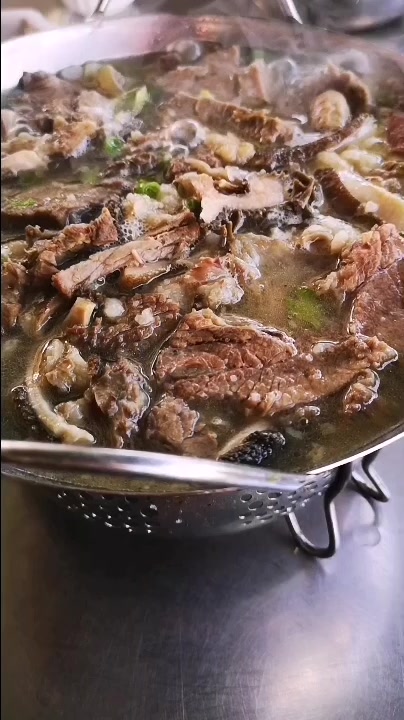 云南新平牛肉汤锅