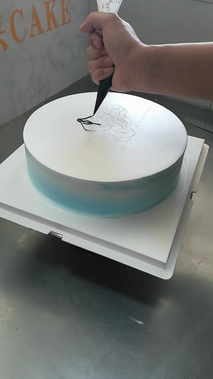 蛋糕师制作的奥特曼蛋糕,这手绘功力真好啊