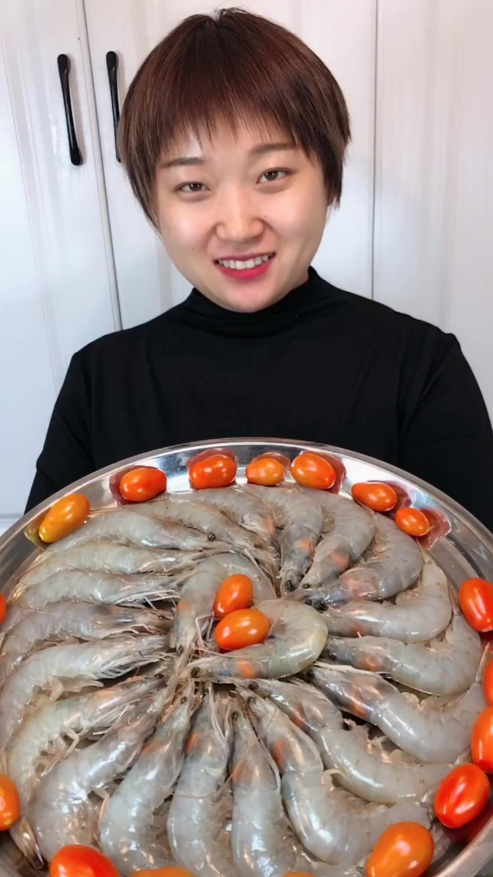 油焖大虾,做法和材料都很简单,但是这味道可不简单啊