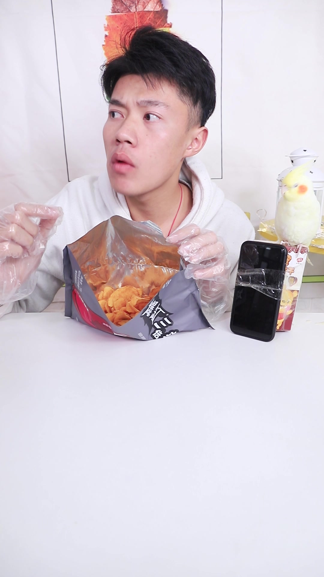 试吃升级版的“三倍辣爆缸薯片”,辣到绝望!