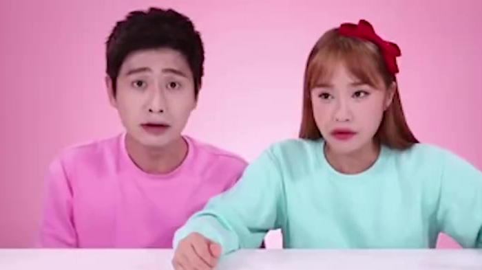 曾经的80后、90后已不再是当年的小学生了。随着时间的流逝,很多童年的零食都渐渐被淘汰了。