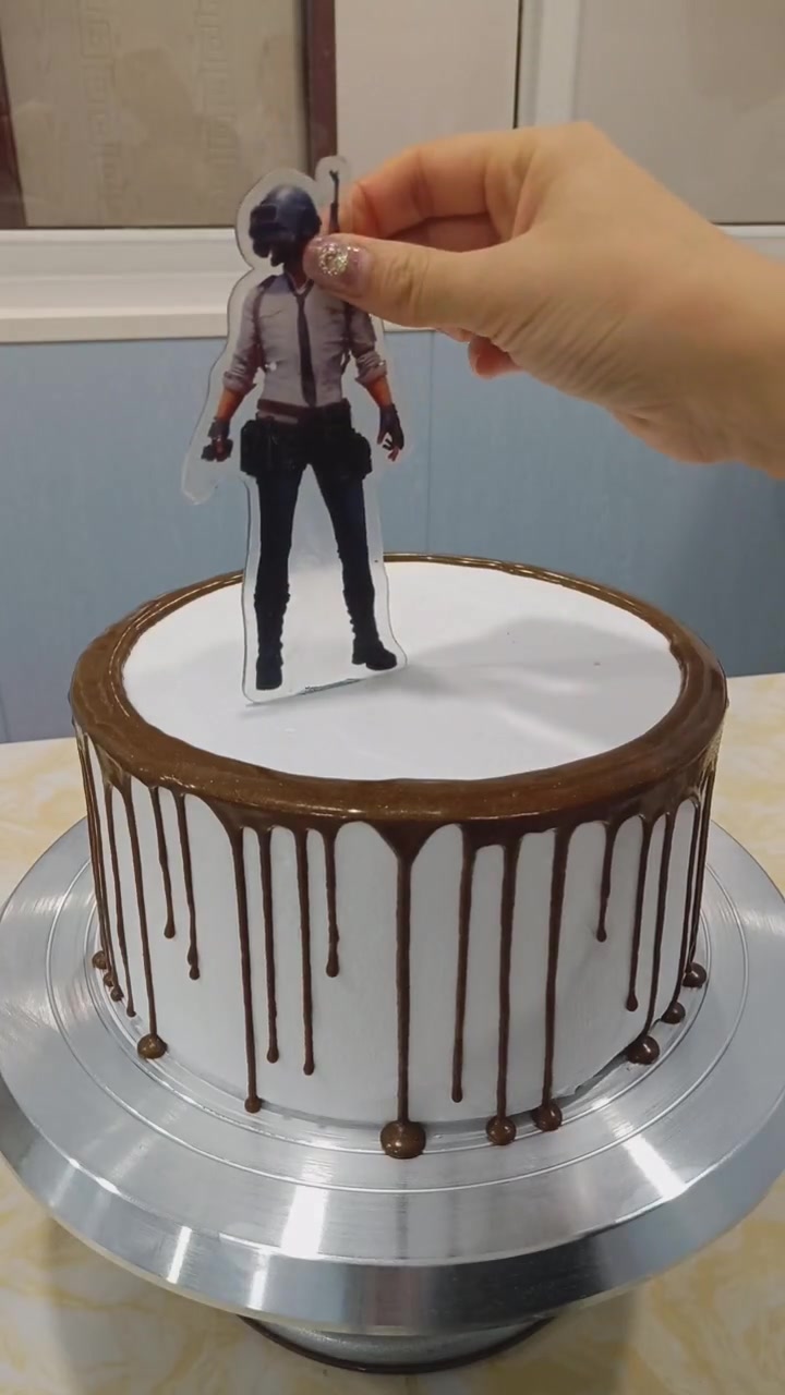 蛋糕师制作的刺激战场蛋糕,男孩子应该会很喜欢