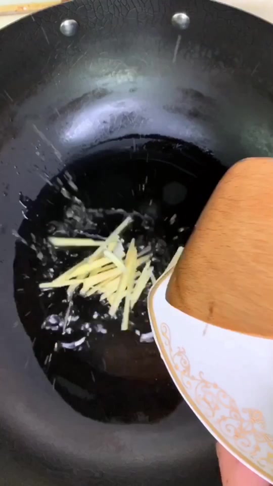 今日份!一位可爱的粉丝想学做酸辣带鱼,安排!