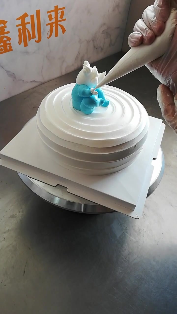 蛋糕师制作的米老鼠蛋糕,真的很精致