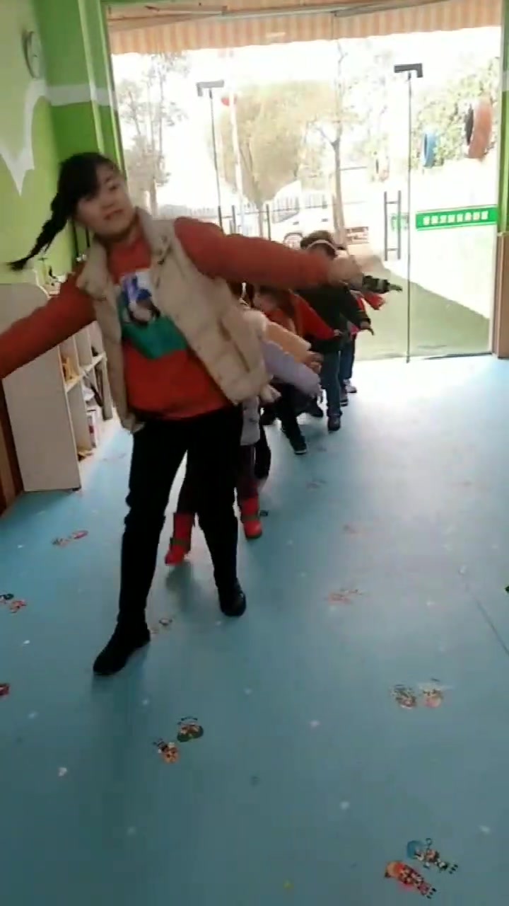 这是一群有节奏感的“小鸭”,老师的“三岁智商”上线了