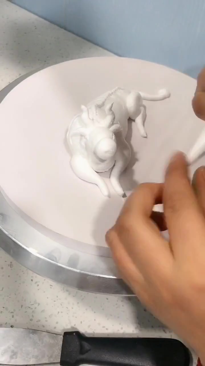 蛋糕师制作的生肖牛蛋糕,看着就很精致