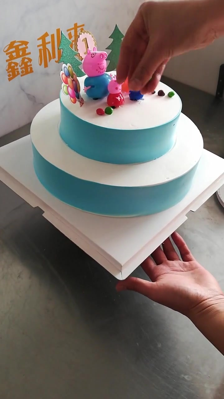 蛋糕师制作的小猪蛋糕,是不是很别致?