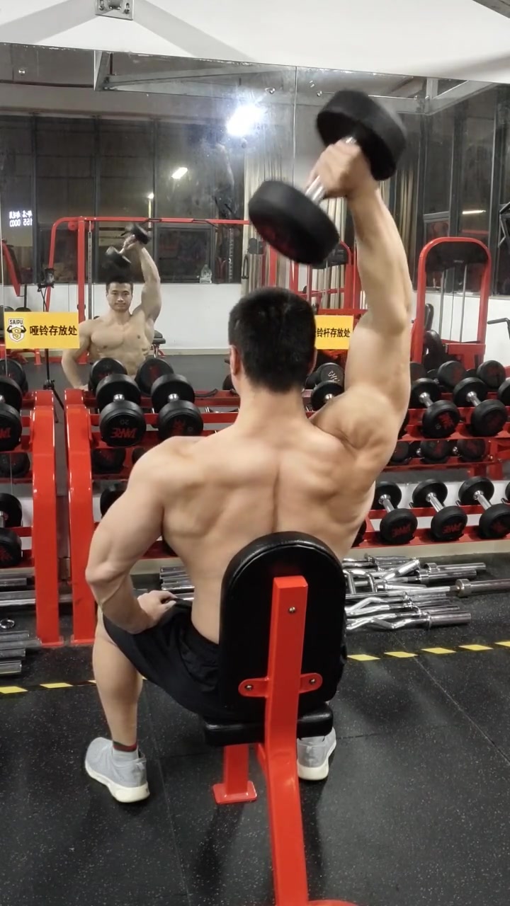 肌肉男:老师教你哑铃单臂颈后屈伸,主要练肱三头肌!