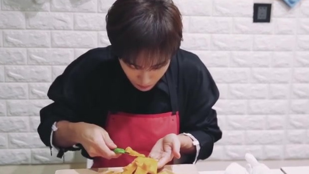 欢迎光临「李师傅的Sweet烘培屋」????,不是摆拍,我们是认真在做蛋糕!点击视频,收获今日份